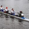 Jeugd Gouda roeit verdienstelijke eerste Head de ploeg draait de eerste bocht in